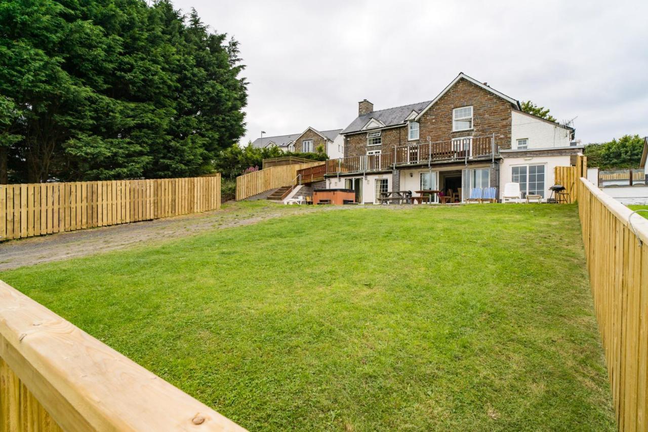 Bryncarnedd Farmhouse อาเบอรีสวิท ภายนอก รูปภาพ